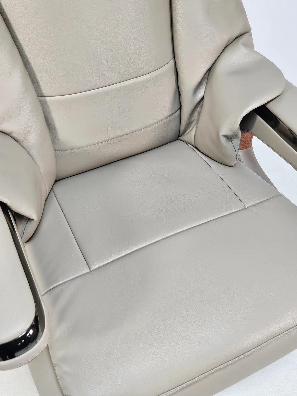 كرسي جلدي مصنوع حسب الطلب